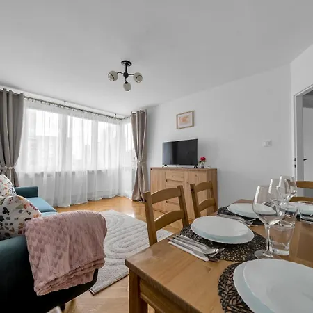 - 9th Floor, Balcony, Tram&bus - By Rentujemy Апартаменты *