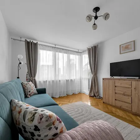 - 9th Floor, Balcony, Tram&bus - By Rentujemy Apartment *