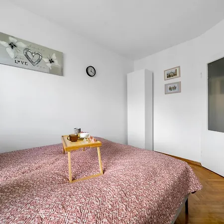 Apartment - 9th Floor, Balcony, Tram&bus - By Rentujemy