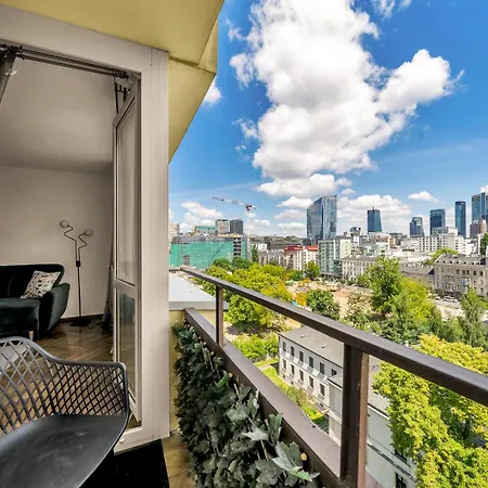 - 9th Floor, Balcony, Tram&bus - By Rentujemy Апартаменты *