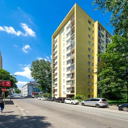 - 9th Floor, Balcony, Tram&bus - By Rentujemy Apartamento *